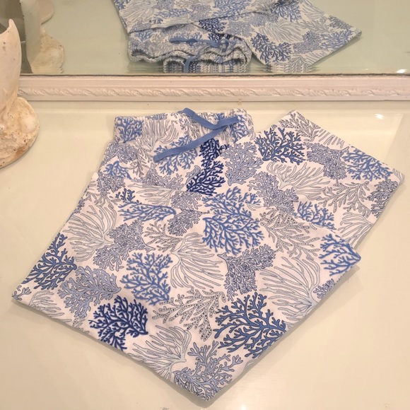 Joe Fresh coral knee cut pyjama pants. - Picture 1 of 5